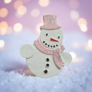 Ruční práce s duší Vánoc Každý kousek je tvořen s láskou z keraflotu a malován akrylovými barvami. Roztomilí sněhuláci,...